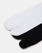 CHAUSSETTES À ORTEILS SÉPARÉS CÔTELÉES BLANC/NOIR
