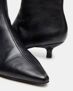 CUIR NOIR VIL