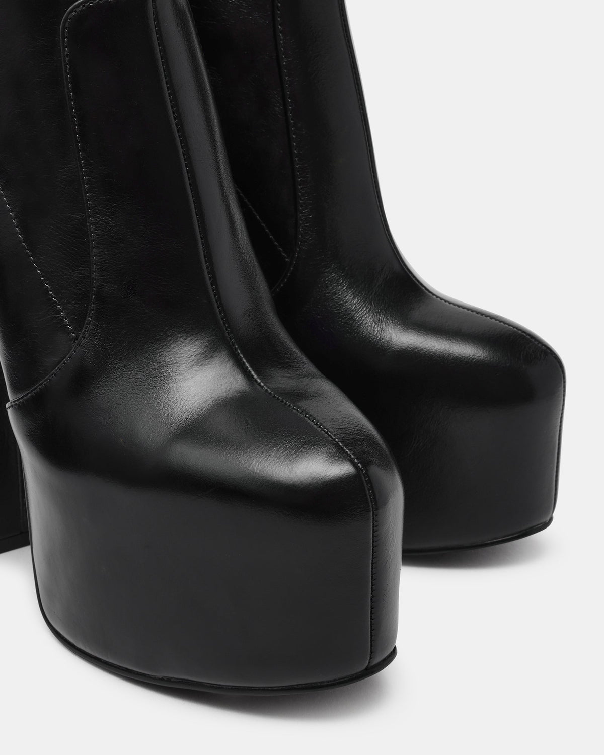 SENARA BLACK LEATHER