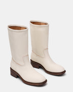 CUIR BLANC ÉGARÉ