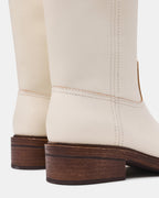 CUIR BLANC ÉGARÉ