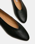 CUIR NOIR ÉLÉGANT